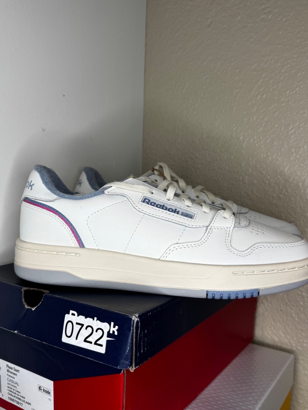 Reebok Phase Court Women’s 8 White Blue Pink Leather Sneakers 100075017